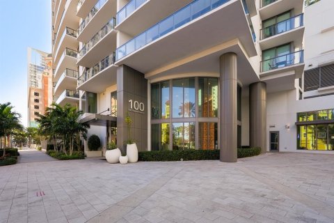 Condo in Saint Petersburg, Florida, 2 bedrooms № 2395845
