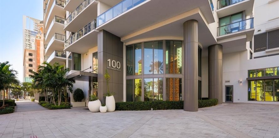 Condo in Saint Petersburg, Florida, 2 bedrooms  № 2395845