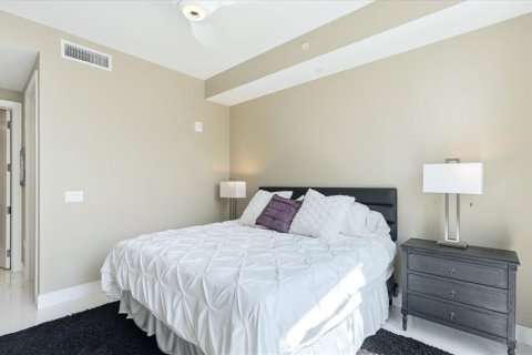 Condo in Saint Petersburg, Florida, 2 bedrooms  № 2395845 - photo 21