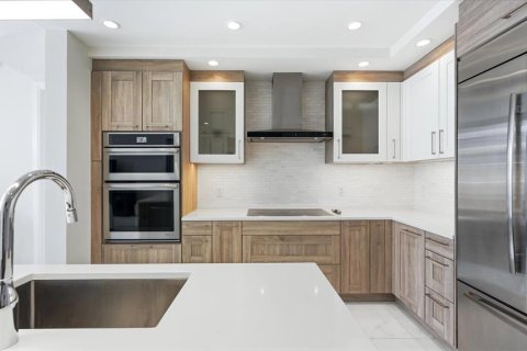 Condo in Saint Petersburg, Florida, 2 bedrooms  № 2395845 - photo 15