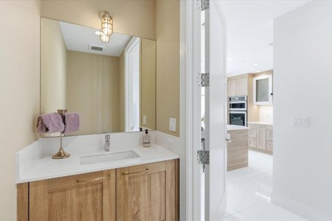 Condo in Saint Petersburg, Florida, 2 bedrooms  № 2395845 - photo 18