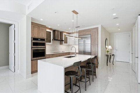 Condo in Saint Petersburg, Florida, 2 bedrooms  № 2395845 - photo 9