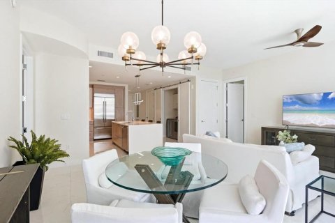 Condo in Saint Petersburg, Florida, 2 bedrooms  № 2395845 - photo 7