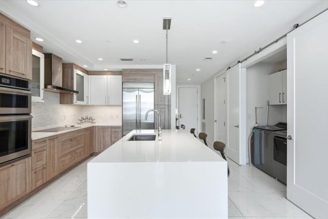 Condo in Saint Petersburg, Florida, 2 bedrooms  № 2395845 - photo 10