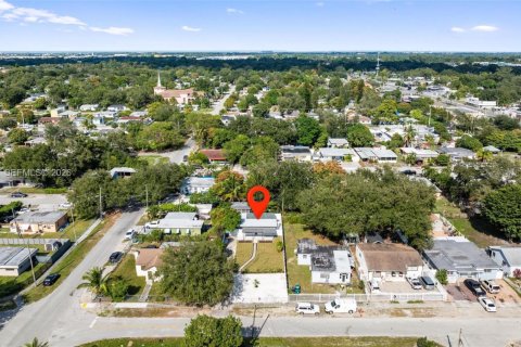 Casa en venta en Miami, Florida, 3 dormitorios, 80.82 m2 № 1994405 - foto 27