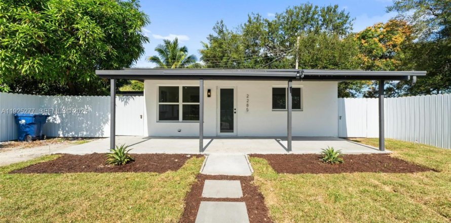 Casa en Miami, Florida 3 dormitorios, 80.82 m2 № 1994405