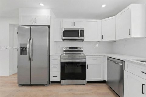 Casa en venta en Miami, Florida, 3 dormitorios, 80.82 m2 № 1994405 - foto 5