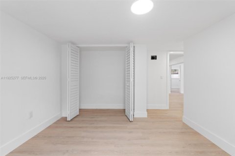 Casa en venta en Miami, Florida, 3 dormitorios, 80.82 m2 № 1994405 - foto 18