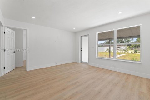 Casa en venta en Miami, Florida, 3 dormitorios, 80.82 m2 № 1994405 - foto 3