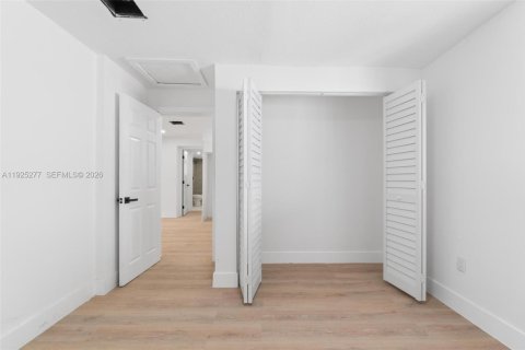 Casa en venta en Miami, Florida, 3 dormitorios, 80.82 m2 № 1994405 - foto 14