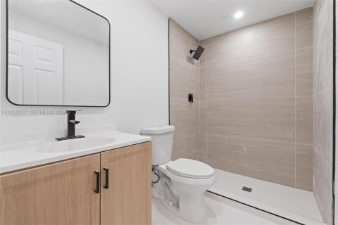 Casa en venta en Miami, Florida, 3 dormitorios, 80.82 m2 № 1994405 - foto 12