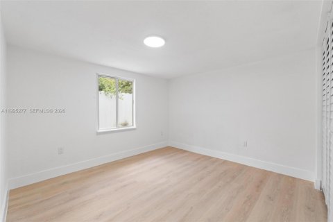 Casa en venta en Miami, Florida, 3 dormitorios, 80.82 m2 № 1994405 - foto 17