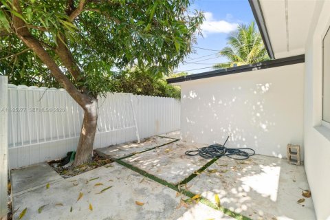 Casa en venta en Miami, Florida, 3 dormitorios, 80.82 m2 № 1994405 - foto 23