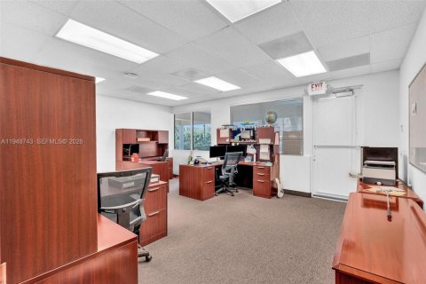 Propiedad comercial en venta en Davie, Florida № 2005312 - foto 25