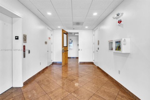 Propiedad comercial en venta en Davie, Florida № 2005312 - foto 19