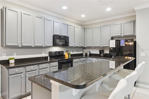 House in Davenport, Florida 6 bedrooms, 292.55 sq.m. № 2213767 - photo 18