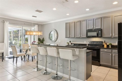House in Davenport, Florida 6 bedrooms, 292.55 sq.m. № 2213767 - photo 17