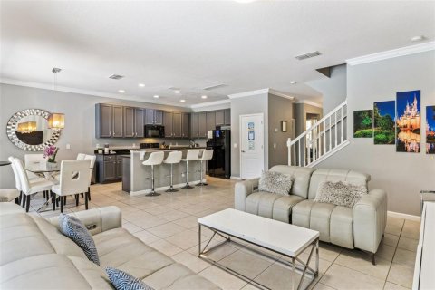 House in Davenport, Florida 6 bedrooms, 292.55 sq.m. № 2213767 - photo 15