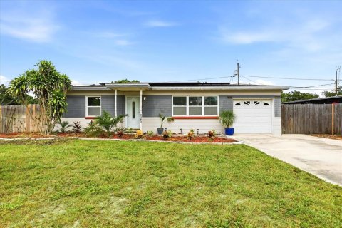 House in Pinellas Park, Florida 2 bedrooms, 93.37 sq.m. № 2258630