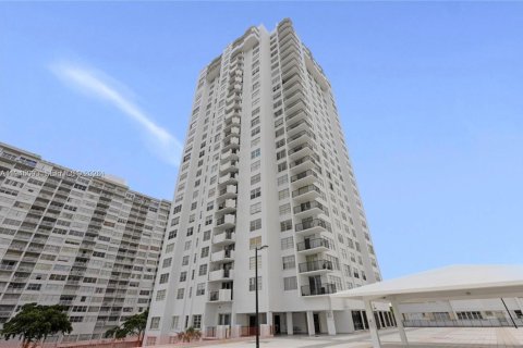 Condo in Aventura, Florida, 2 bedrooms  № 2001518 - photo 29