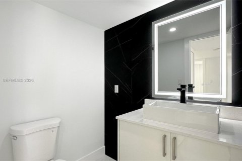 Condo in Aventura, Florida, 2 bedrooms  № 2001518 - photo 16