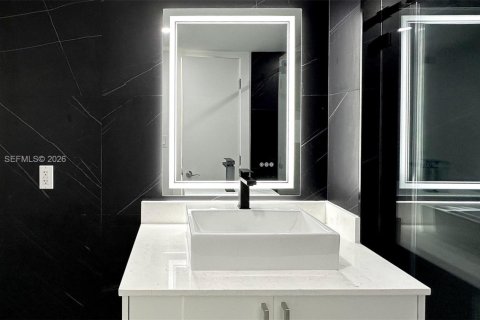 Condo in Aventura, Florida, 2 bedrooms  № 2001518 - photo 15