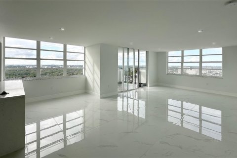 Condo in Aventura, Florida, 2 bedrooms  № 2001518 - photo 6