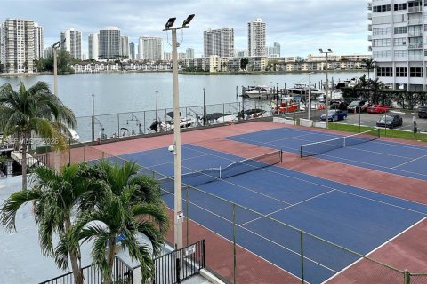 Condo in Aventura, Florida, 2 bedrooms  № 2001518 - photo 22