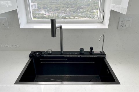 Condo in Aventura, Florida, 2 bedrooms  № 2001518 - photo 2