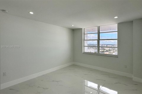 Condo in Aventura, Florida, 2 bedrooms  № 2001518 - photo 20