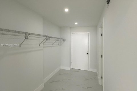 Condo in Aventura, Florida, 2 bedrooms  № 2001518 - photo 14