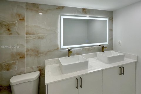 Condo in Aventura, Florida, 2 bedrooms  № 2001518 - photo 7