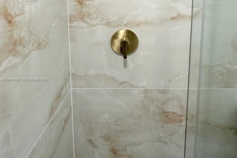 Condo in Aventura, Florida, 2 bedrooms  № 2001518 - photo 9