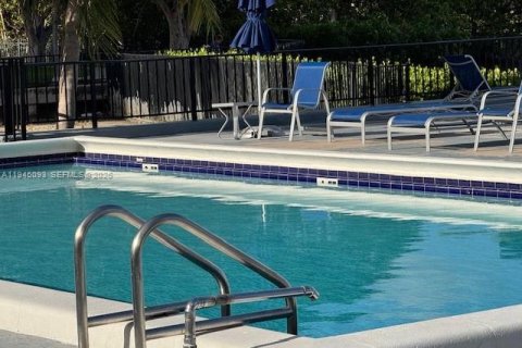 Condo in Aventura, Florida, 2 bedrooms  № 2001518 - photo 27