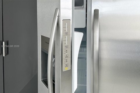 Condo in Aventura, Florida, 2 bedrooms  № 2001518 - photo 4