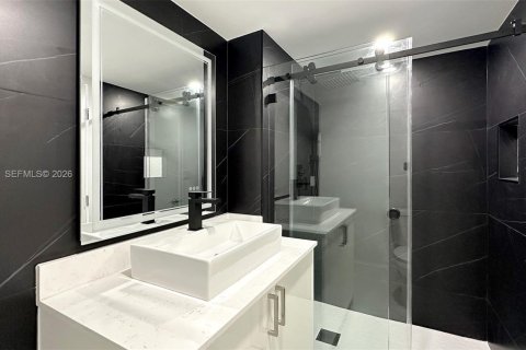 Condo in Aventura, Florida, 2 bedrooms  № 2001518 - photo 17