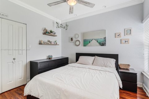 Casa en venta en Miami, Florida, 3 dormitorios, 114.64 m2 № 1881753 - foto 16