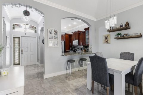 Casa en venta en Miami, Florida, 3 dormitorios, 114.64 m2 № 1881753 - foto 2