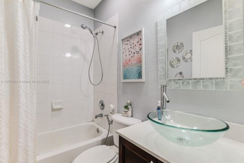 Casa en venta en Miami, Florida, 3 dormitorios, 114.64 m2 № 1881753 - foto 17
