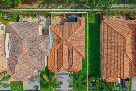 Casa en venta en Miami, Florida, 3 dormitorios, 114.64 m2 № 1881753 - foto 25