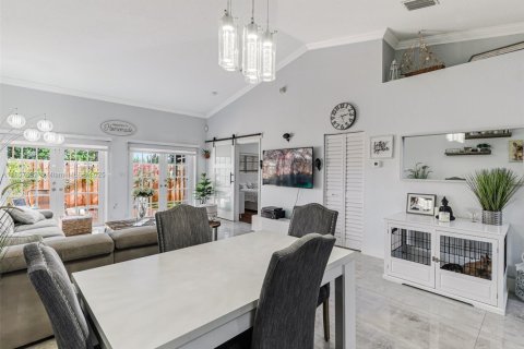 Casa en venta en Miami, Florida, 3 dormitorios, 114.64 m2 № 1881753 - foto 4