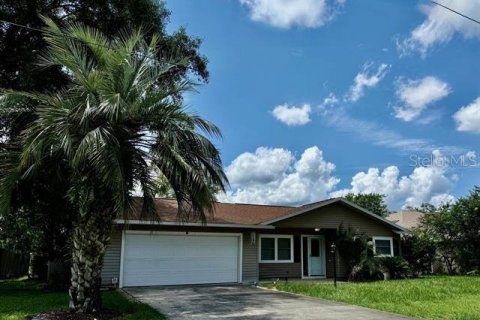 House in Palm Coast, Florida 3 bedrooms, 138.15 sq.m. № 1793983 - photo 1