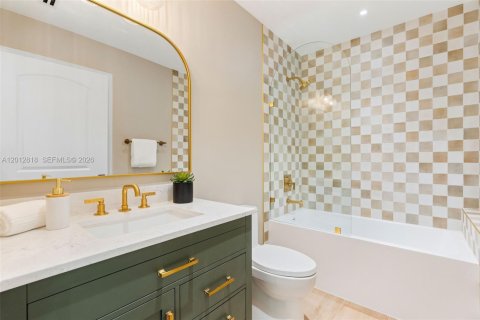Villa ou maison à vendre à Coral Gables, Floride: 4 chambres, 283.35 m2 № 2085421 - photo 25