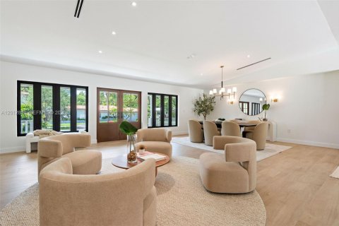 Villa ou maison à vendre à Coral Gables, Floride: 4 chambres, 283.35 m2 № 2085421 - photo 5