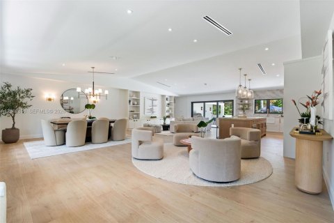 Villa ou maison à vendre à Coral Gables, Floride: 4 chambres, 283.35 m2 № 2085421 - photo 6