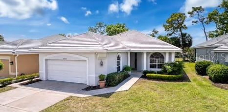 House in Weeki Wachee, Florida 3 bedrooms, 231.42 sq.m. № 1650332