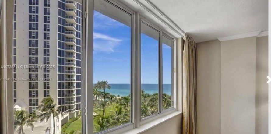 Студия в кондо в Санни-Айлс-Бич, Флорида № 1957359