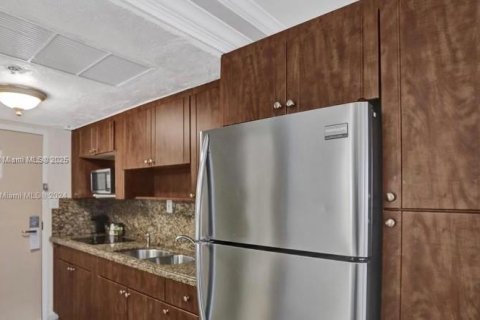 Купить кондоминиум в Санни-Айлс-Бич, Флорида 38.09м2, № 1957359 - фото 3