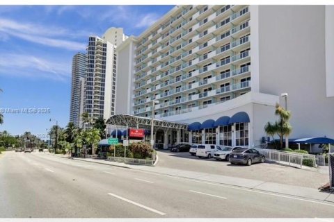 Купить кондоминиум в Санни-Айлс-Бич, Флорида 38.09м2, № 1957359 - фото 10