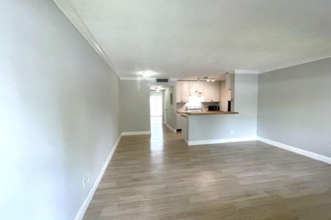 Condo in Boynton Beach, Florida, 1 bedroom № 2088345 - photo 6